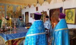 Божественная литургия в храме в честь иконы Божией Матери «Знамение»