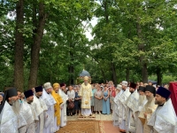 Божественная литургия в день 20-летия Иоанно-Предтеченского монастыря 1