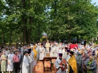 Божественная литургия в день 20-летия Иоанно-Предтеченского монастыря 17