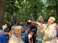 Божественная литургия в день 20-летия Иоанно-Предтеченского монастыря 19