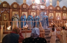 Божественная литургия в храме в честь иконы Божией Матери «Знамение»
